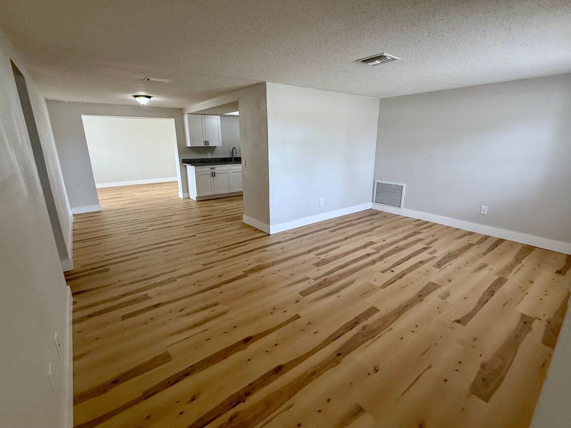 Primary Photo - NEW PRICE!- Beautifully Updated 2/2 Home