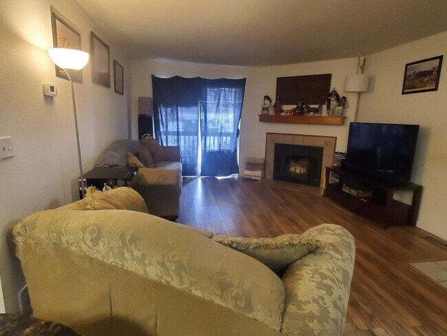 Front Room - 7830 87th W Dr