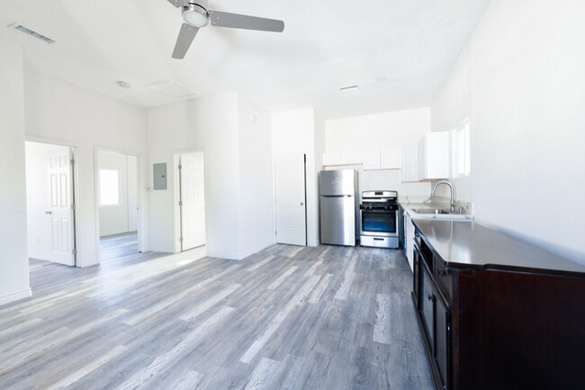 Foto del edificio - 207 W Cypress Ave