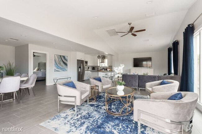 Foto del edificio - 6 br, 3 bath House - 7526 EAST CAMELBACK RD