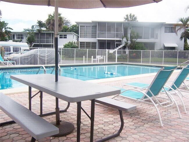 Foto del edificio - 1025 SE 15th St