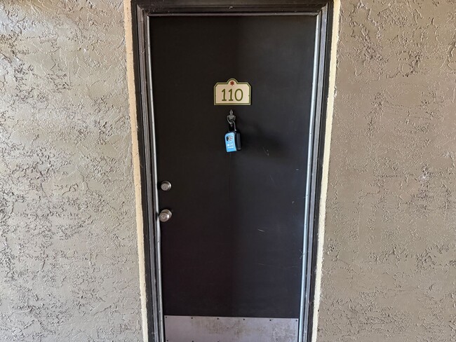 Building Photo - 2 Bed/1 Bath, Ground Floor unit at Serravella at Spring Valley! AVAILABLE NOW!