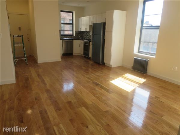 Building Photo - 558 11th St