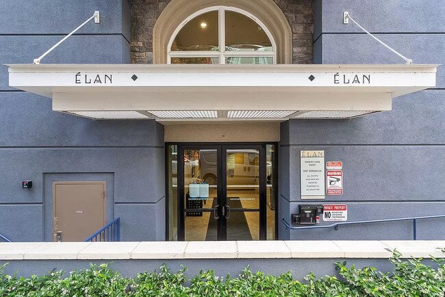 Foto del edificio - 5501 De Marcus Blvd