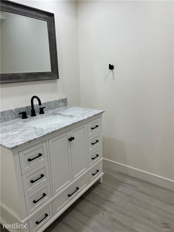 Building Photo - 3 br, 1.5 bath House - 10338 Zelzah Ave Un...