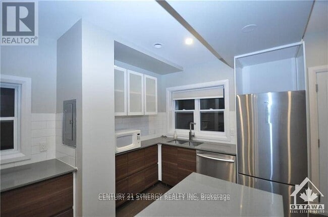 Building Photo - 571 McLeod St