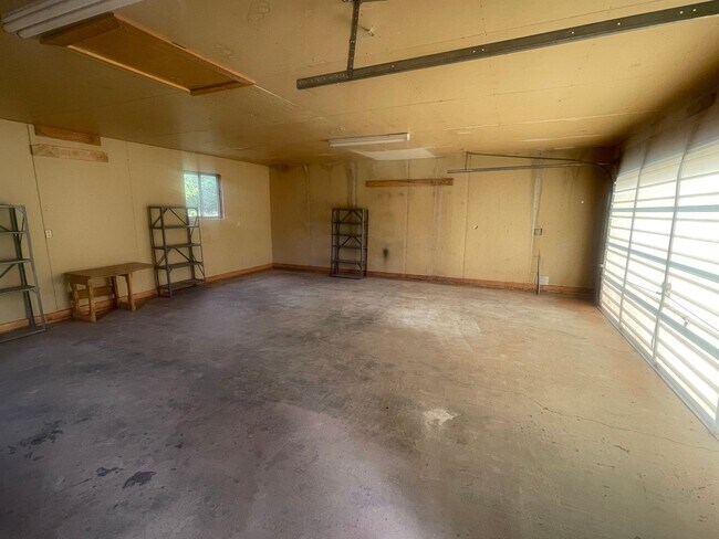 Building Photo - Valley & Mountain Views in Beautiful Falls...