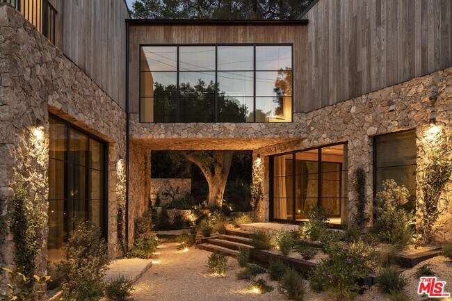 Foto del edificio - 3274 Oakdell Rd