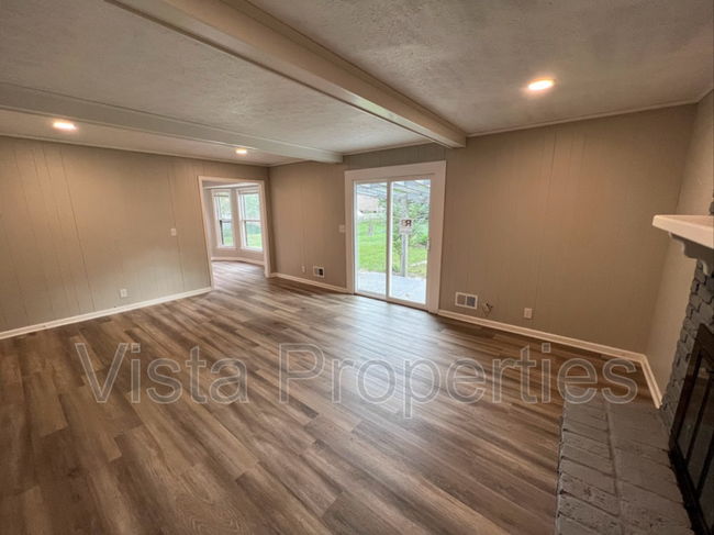 Building Photo - 803 Moser Rd