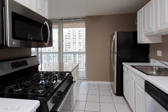 Foto del edificio - 533 N State St