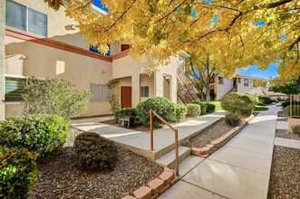 Building Photo - 1050 E Cactus Ave