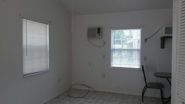 Building Photo - 10080 Olivia St.