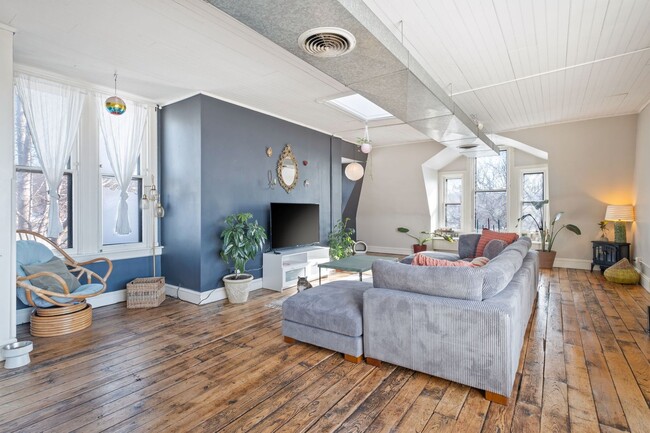 Foto del edificio - 223 Bates Ave