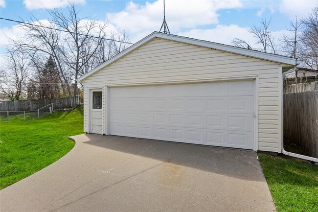 Building Photo - 3501 Sheridan Dr SE