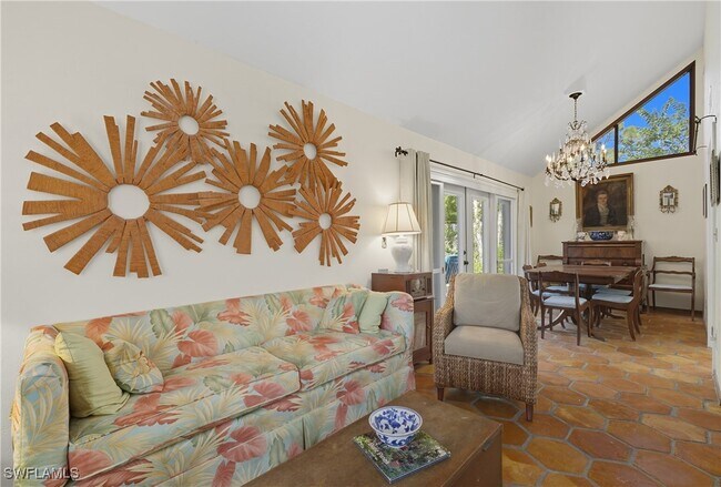 Building Photo - 1251 Solana Rd