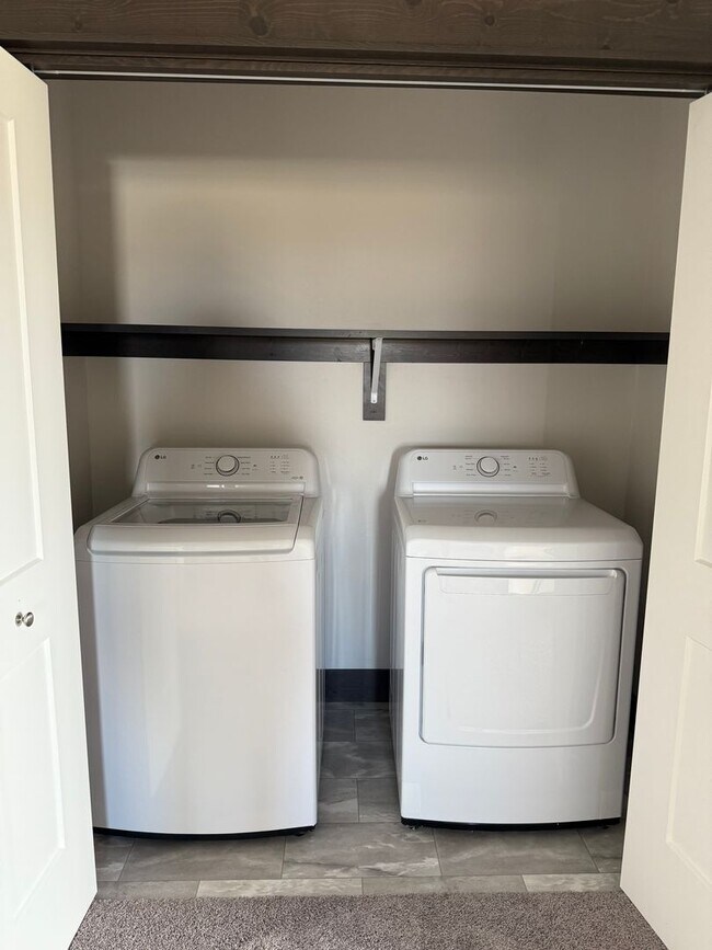Building Photo - Brand New 3 Bed 2.5 Bath with double attac...