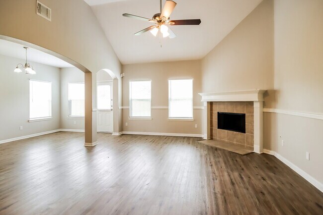 Building Photo - 1063 Shadow Glenn Dr