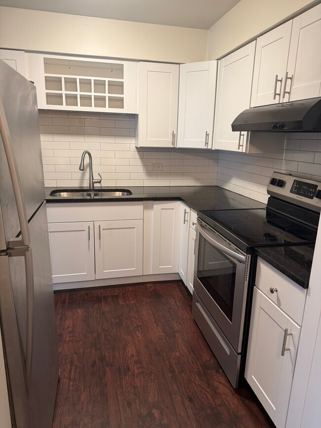 Building Photo - 10727 Green Meadows Dr