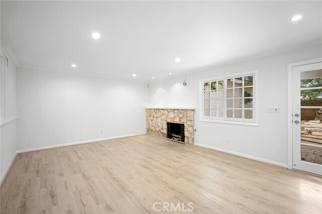 Building Photo - 16942 Kinzie St