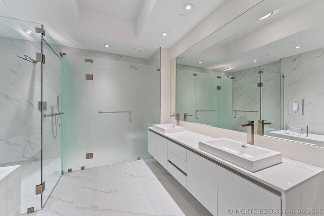 Foto del edificio - 3100 N Ocean Dr