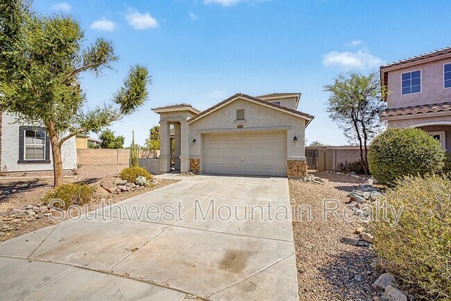 Building Photo - 44967 Sage Brush Dr