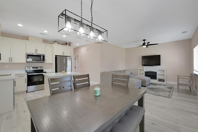 Building Photo - 4589 Meadow Way