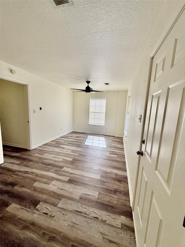 Building Photo - 827 Algoa-Friendswood Rd