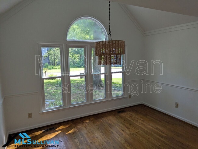 Building Photo - 5408 Ravenswood Pl