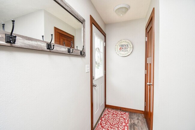 Foto del edificio - 217 N Needles Dr