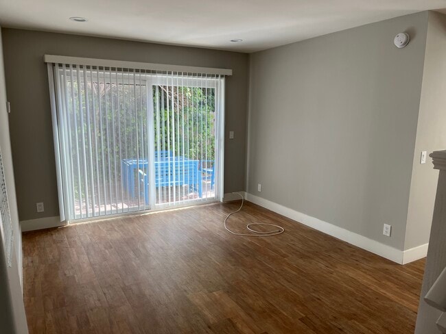 Living room - 11826 Venice Blvd
