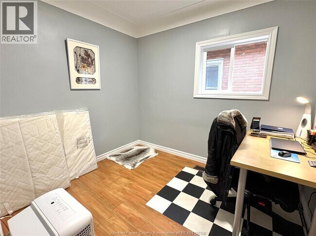 Photo du bâtiment - 1794 Gladstone Ave