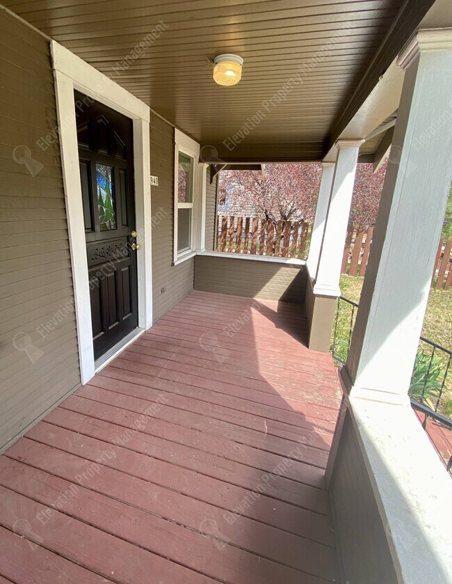 Building Photo - 940 NW Ogden Ave