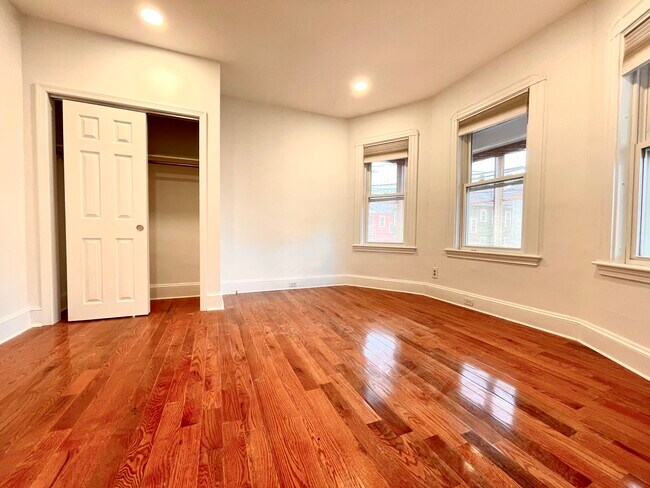 Building Photo - 17 Malvern Ave