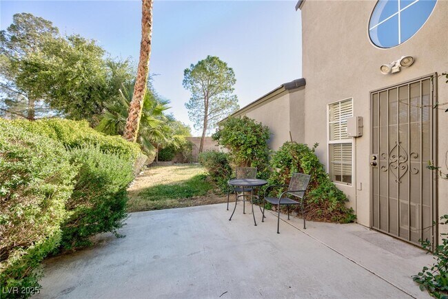 Building Photo - 2208 Ladue Dr