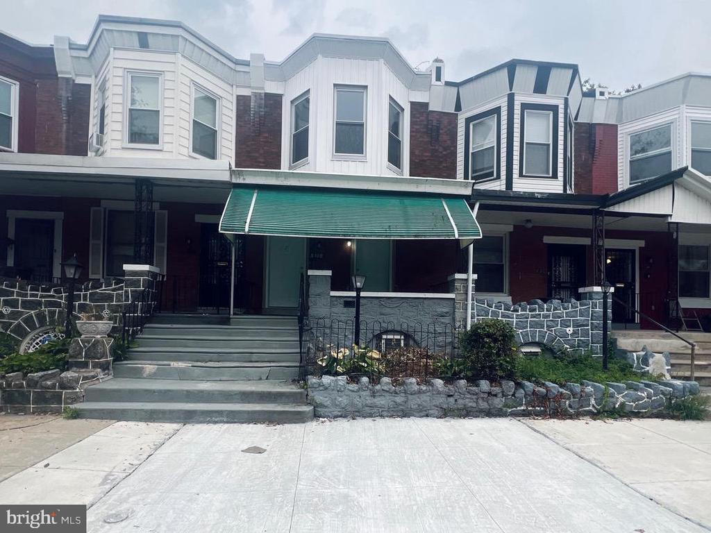 Foto principal - 133 S 61st St