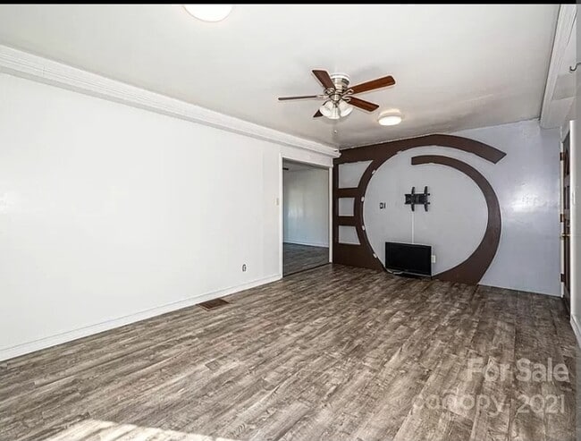 Building Photo - Renovated all Brick Home