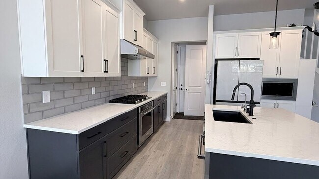 Foto del edificio - 15676 NW Raywood Ln