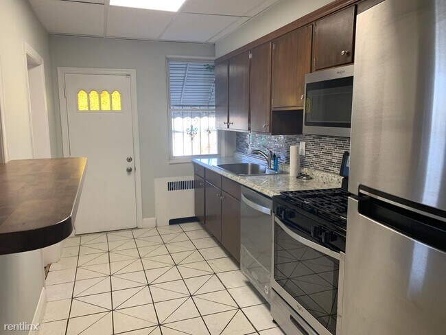 Building Photo - 3 br, 2.5 bath House - 3814 Dolfield Ave