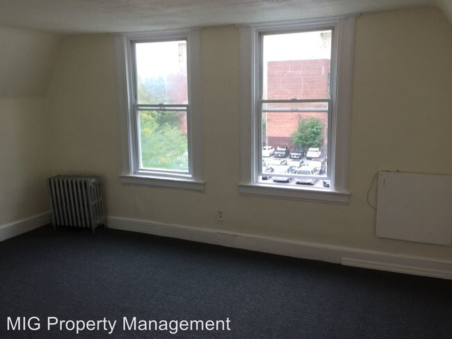 Building Photo - 1 br, 1 bath Apartment - 18 Halsted Place