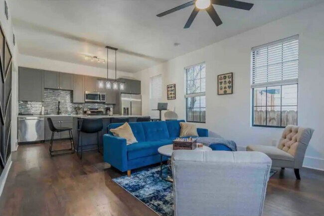 Foto del edificio - 2705 E 3rd St