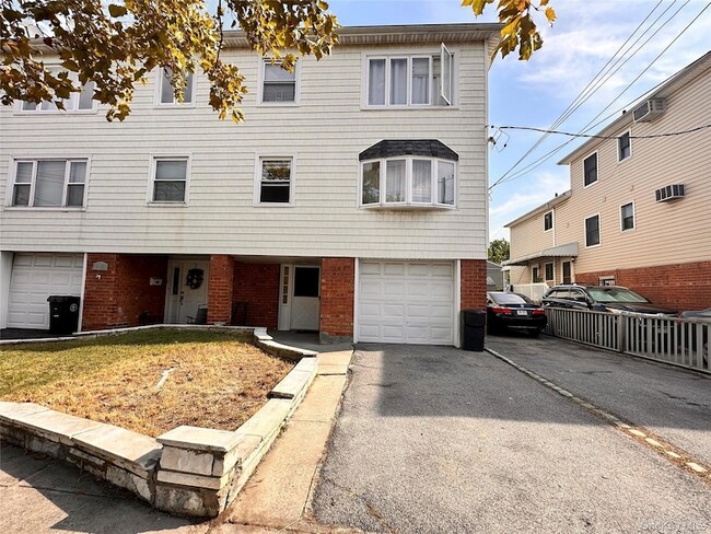 15-83 208th Place Unit - 15-83 208th Place Unit Apartment