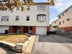 Building Photo - 15-83 208th Place Unit