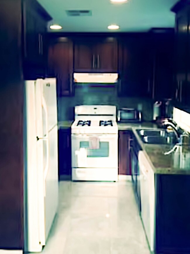 Building Photo - 441 Cuesta Dr