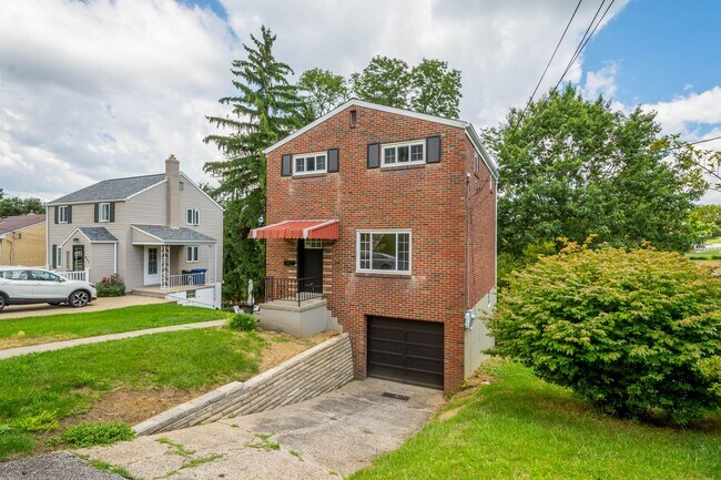 Building Photo - AVAILABLE SEPT 1ST!! GORGEOUS 3 BEDROOM IN...