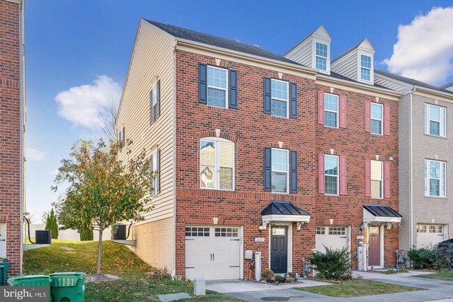Building Photo - 3227 Clear Spring Dr