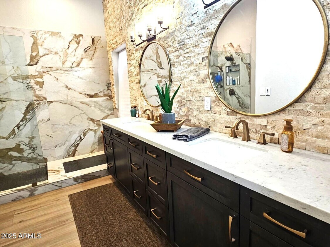 Foto principal - 9763 E Dreyfus Ave