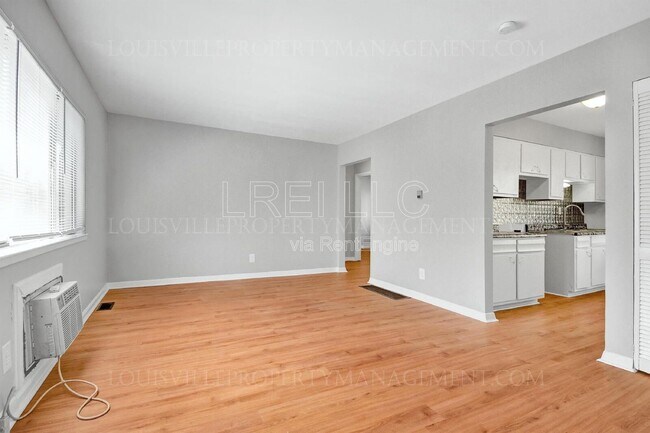 Foto del edificio - 2421 Lindsay Ave