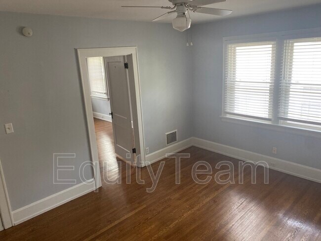 Foto del edificio - 4214 Beech St