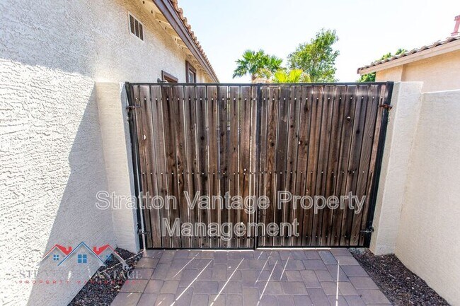 Foto del edificio - 2591 E Yellowstone Pl