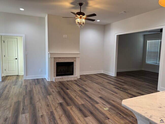 Foto del edificio - 405 Echo Ln